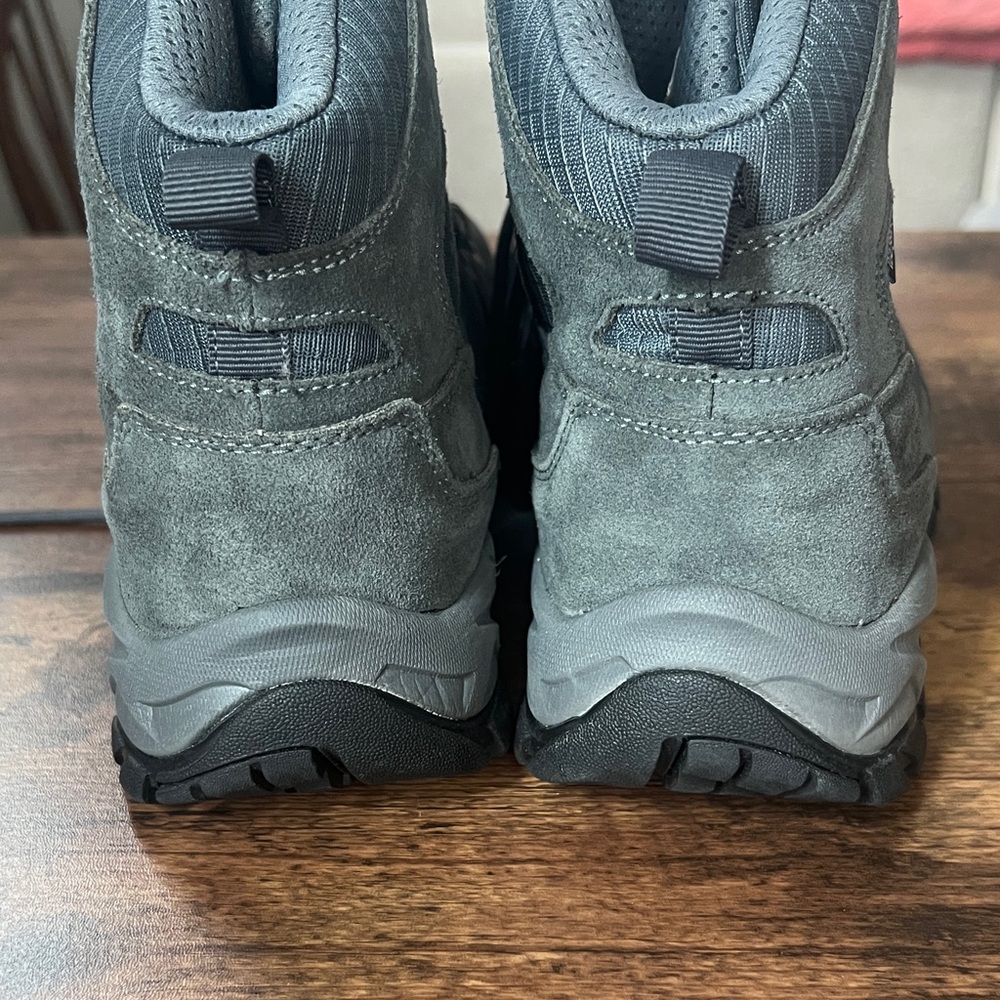 NWT- Men's Waterproof Hiking Boots - 9.5 - Picture 10 of 10